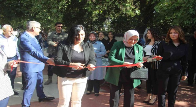Polis eşlerinden eğitime destek