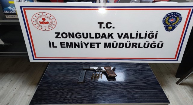 Polis hırsızlık zanlılarını elbiselerinden tespit etti