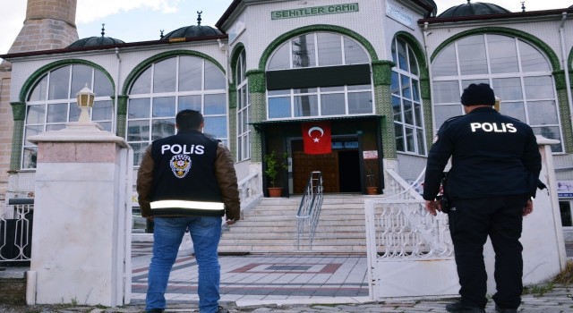 Polisten vatandaşları rahatsız eden satıcı ve dilencilere yönelik denetim