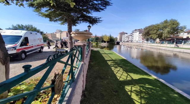Porsuk Çayında kalbi duran şahıs, kalp masajıyla kurtarıldı