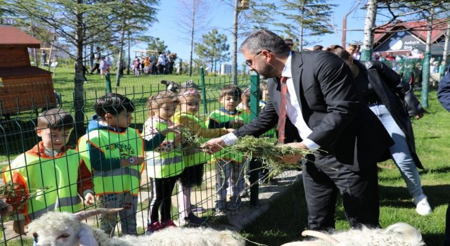 Pursaklarda 4 Ekim Dünya Hayvanları Koruma Günü dolayısıyla etkinlik düzenlendi