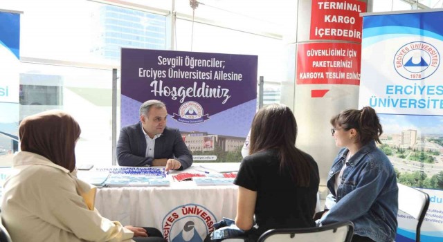 Rektör Altun, ERÜnün Yeni Öğrencilerini Karşıladı