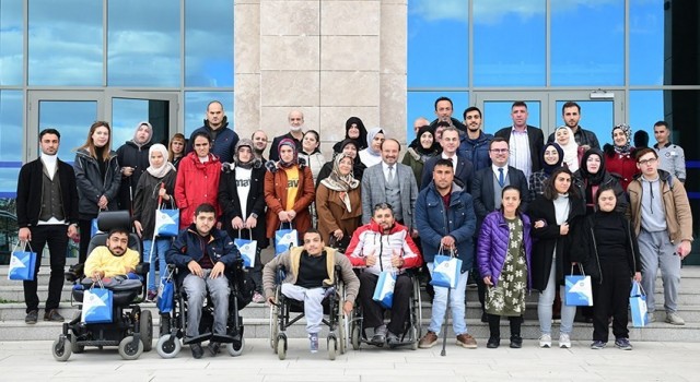 Rektör Çakmakın konuğu Özel öğrenciler
