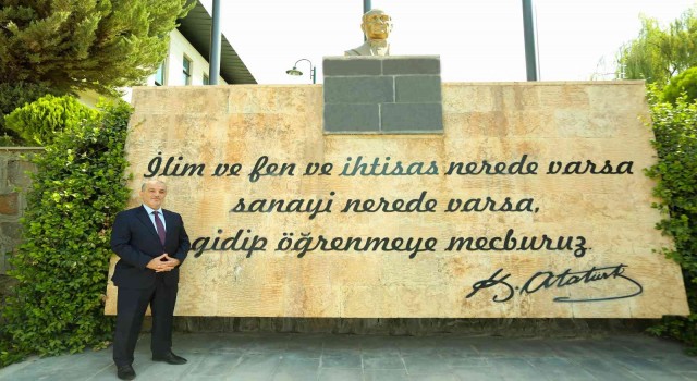 Rektör Dereliden “29 Ekim Cumhuriyet Bayramı” mesajı