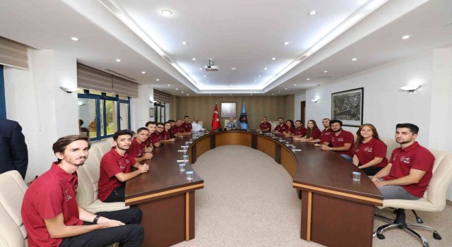 Rektör Özkan Tufan Elektromobil Takımı ile bir araya geldi