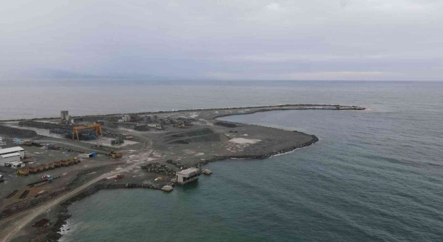 Rize Valisi Çeber: Lojistik Merkez Rizeyi en önemli ticaret merkezlerinden biri yapacak