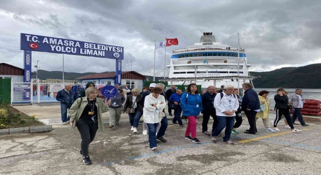 Rusyadan demir alan kruvaziyer 796 yolcusuyla Amasra Limanına ulaştı