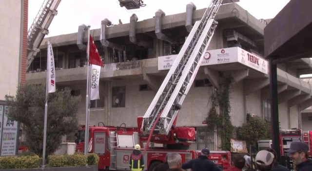 Saat imalathanesinde korkutan yangın