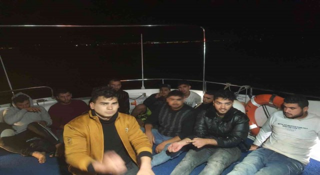 Sahil Güvenlik radarı tespit etti, 10 düzensiz göçmen kurtarıldı