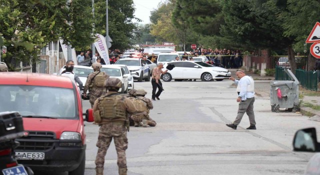 Sakaryada şehrin göbeğinde pompalı tüfekli dehşet