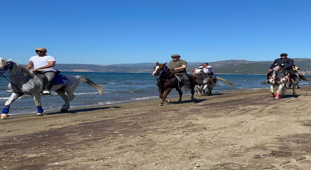 Salihli Atlı Spor Kulübünden deniz kenarında safari