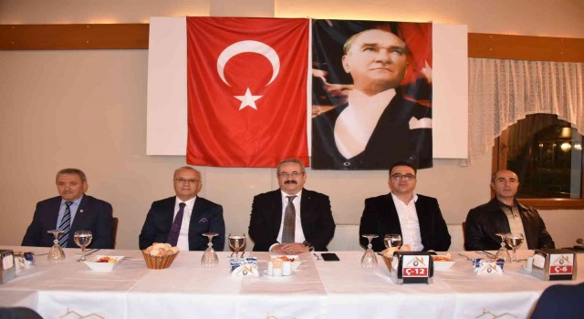 Salihlide muhtarlara yemekli kutlama