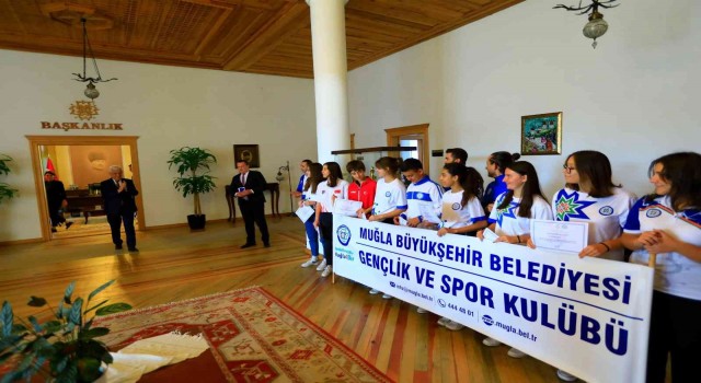 Şampiyon sporcular Başkan Gürün ile bir araya geldi