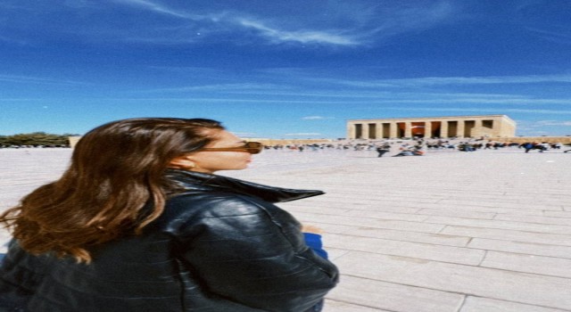 Sanatçı Ebru Yaşardan Anıtkabir ziyareti