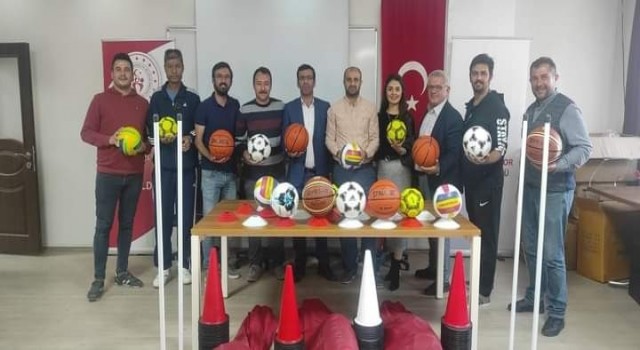 Sarıgölde okullara spor malzeme desteği yapıldı