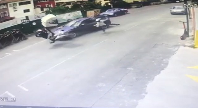Sarıyerde feci kaza kamerada: Motosikletli kurye ölümden döndü