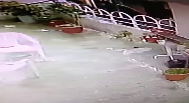 Sarıyerde ilginç hırsızlık kamerada: Bahçedeki nargile takımını çaldı