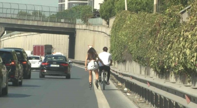 Sarıyerde patenli ve bisikletli çiftin tehlikeli yolculuğu kamerada