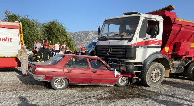 Satılığa çıkarılan araç kazada hurdaya döndü