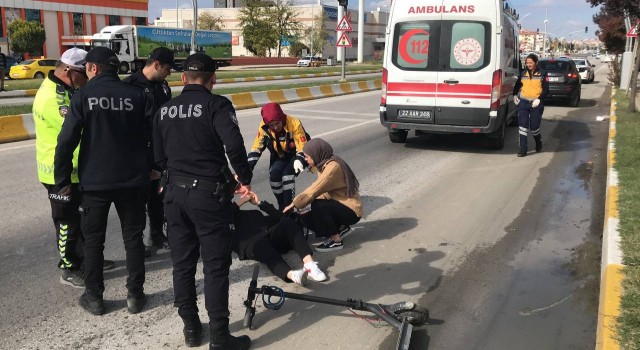 Scooterdan düşen öğrenci yaralandı