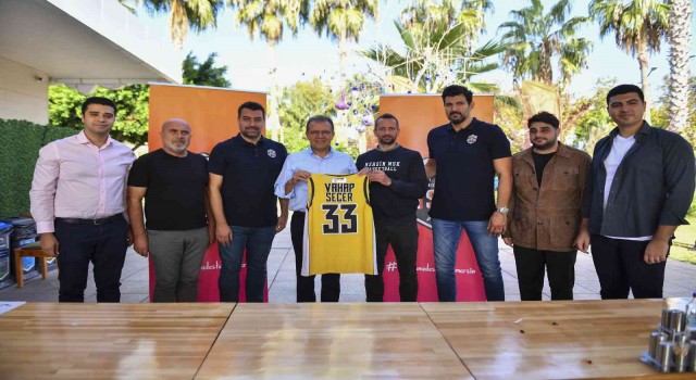 Seçer, Erkek Basketbol Takımıyla bir araya geldi