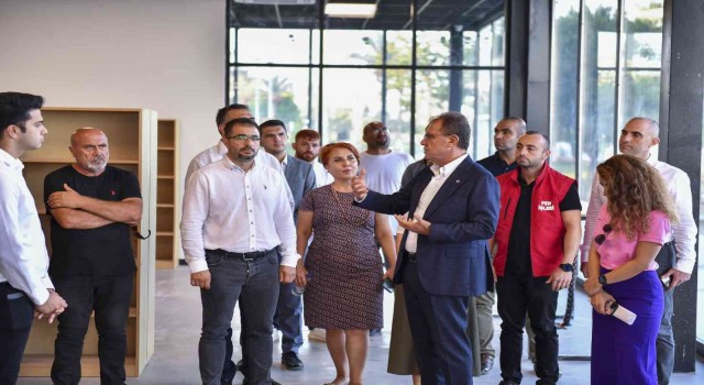 Seçer, yapımı süren okuma salonunu inceledi