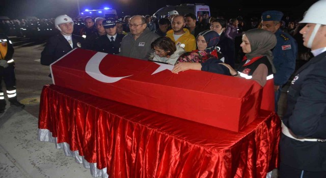 Şehit Baybörünün naaşı Ankaraya uğurlandı