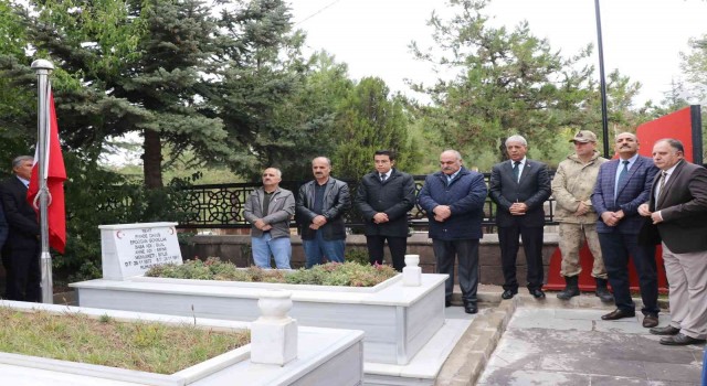 Şehit Eren Öztürk kabri başında anıldı