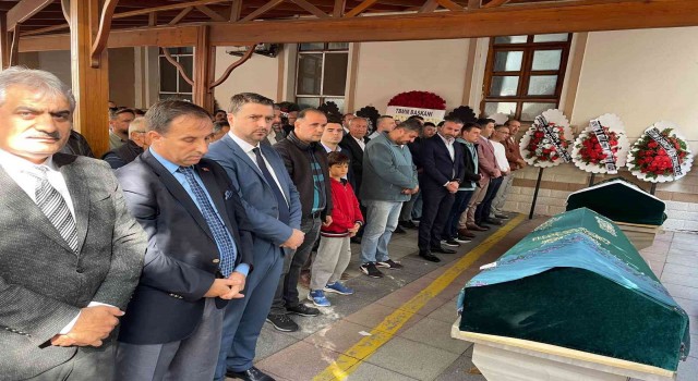 Şehit öğretmenin annesi toprağa verildi