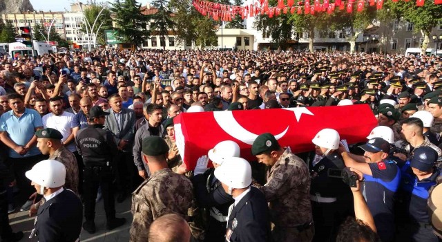 Şehit özel harekat polisi son yolculuğuna uğurlandı
