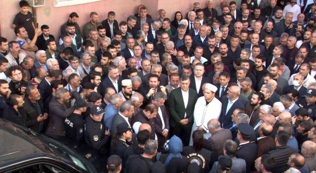 Şehit polis Alim Nar için sevenlerinden helallik alındı