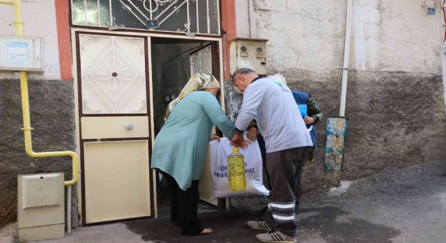 Şehitkamilde dar gelirli ailelere gıda yardımı