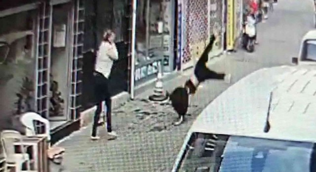 Selfie sonu oldu, metrelerce yükseklikten düşen genç kız kurtarılamadı