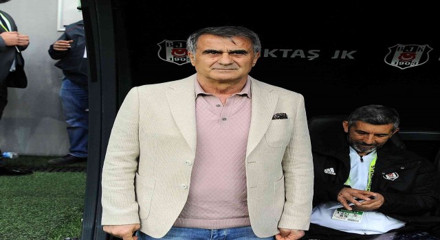 Şenol Güneşli Beşiktaş sahaya iniyor