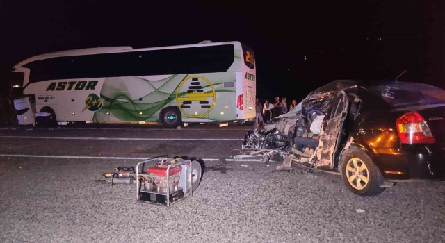 Seydikemerde otobüsle otomobil çarpıştı: 1 ölü, 1 yaralı