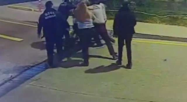 Seyrantepe Hamidiye Etfal Hastanesinde bıçaklı “rapor” kavgası kamerada: 5 yaralı