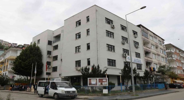 SGK İlkadım binası çatlaklar nedeniyle tahliye edildi
