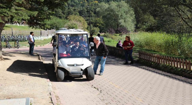 Sıcak havaların son günlerinde Gölcük Tabiat Parkına yoğun ilgi