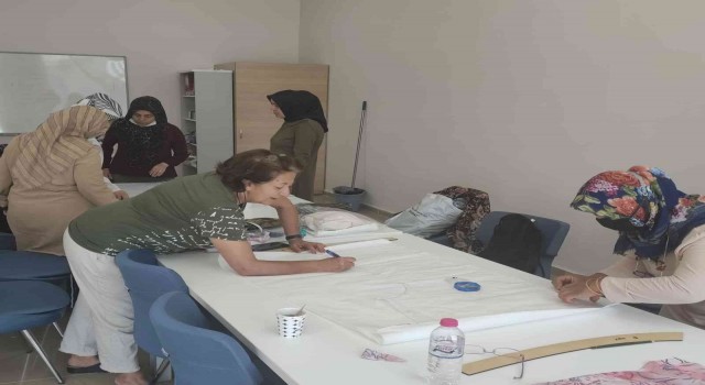 Sincan Belediyesinden kadınlara sepetçilik ve dikiş eğitimi