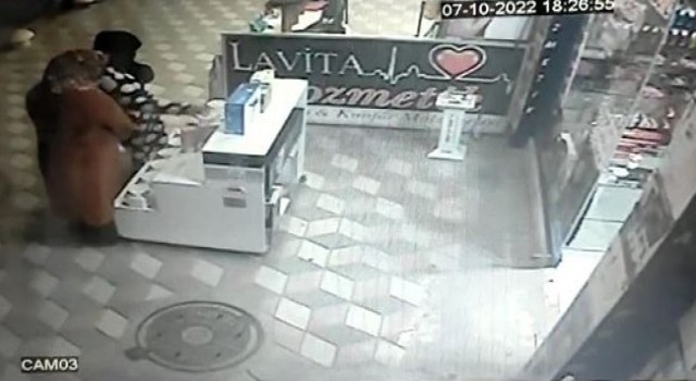 Sincanda hırsızlık yapan iki kadın güvenlik kameralarına yakalandı