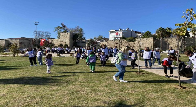 Sinoplu miniklerden çevre temizliği