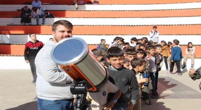 Şırnaklı çocuklar güneş tutulmasını izledi