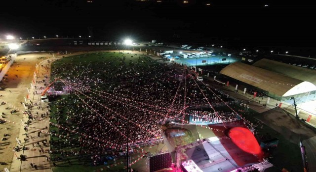 Şırnakta 20 bin kişiyle konser coşkusu