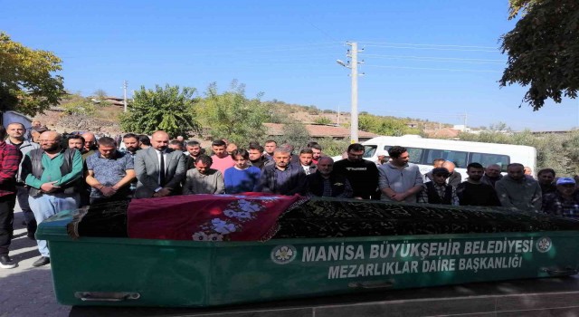 Sırtından vurularak öldürülen genç kız toprağa verildi