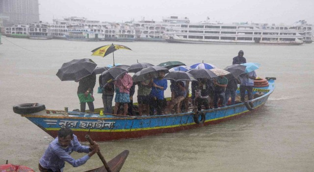 Sitrang Kasırgası Bangladeşi vurdu: 16 ölü