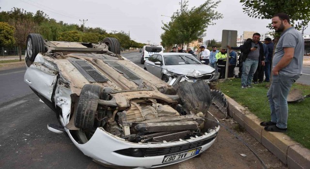 Siverekte otomobiller çarpıştı: 1 yaralı