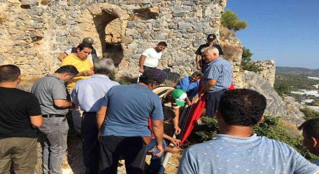 Softa Kalesindeki Türk bayrağı yenilendi
