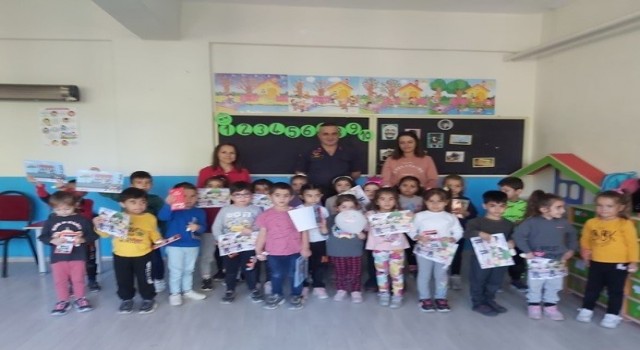 Sökede minik öğrencilere Jandarmadan trafik eğitimi
