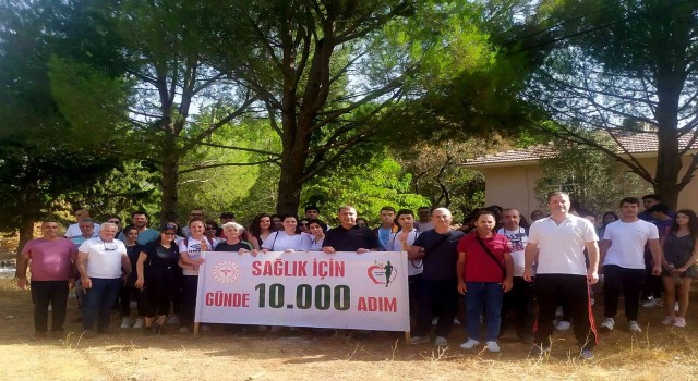 Sökede yürüyüş gününde sağlık için yürüdüler