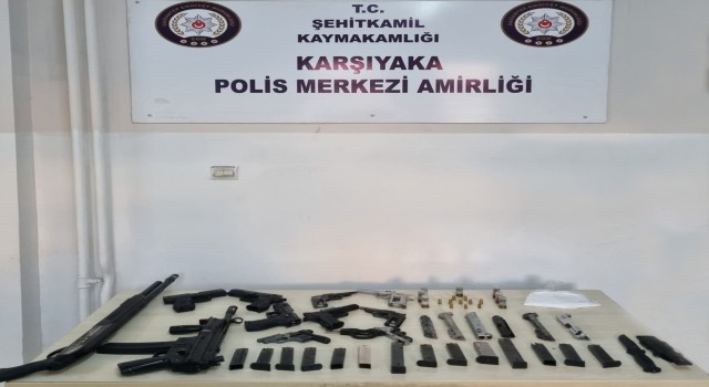 Sosyal medyadan silah ve kesici alet teşhir eden şüpheli yakalandı